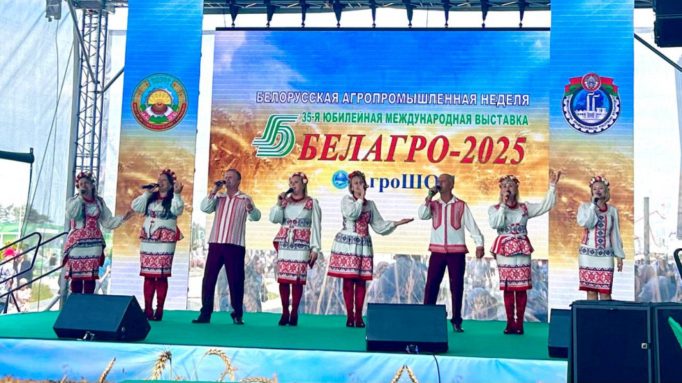Песню на счастье примите…