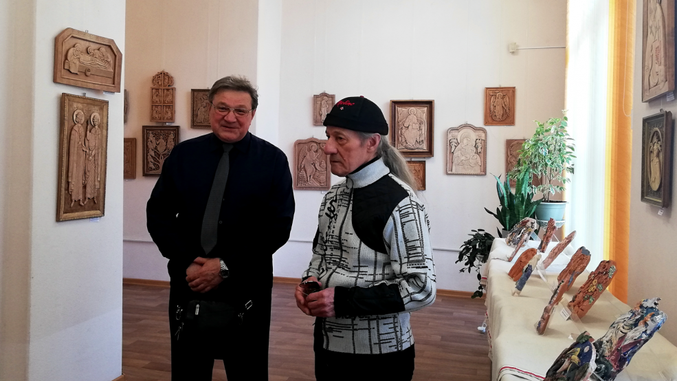 Состоялось открытие выставки «Диалог материалов: дерево и глина» 
