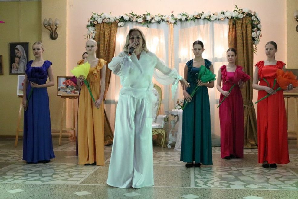 В областной библиотеке имени Ленина «Библионочь» посвятили женщине – гости составляли карты желаний и увидели спектакль по Чехову