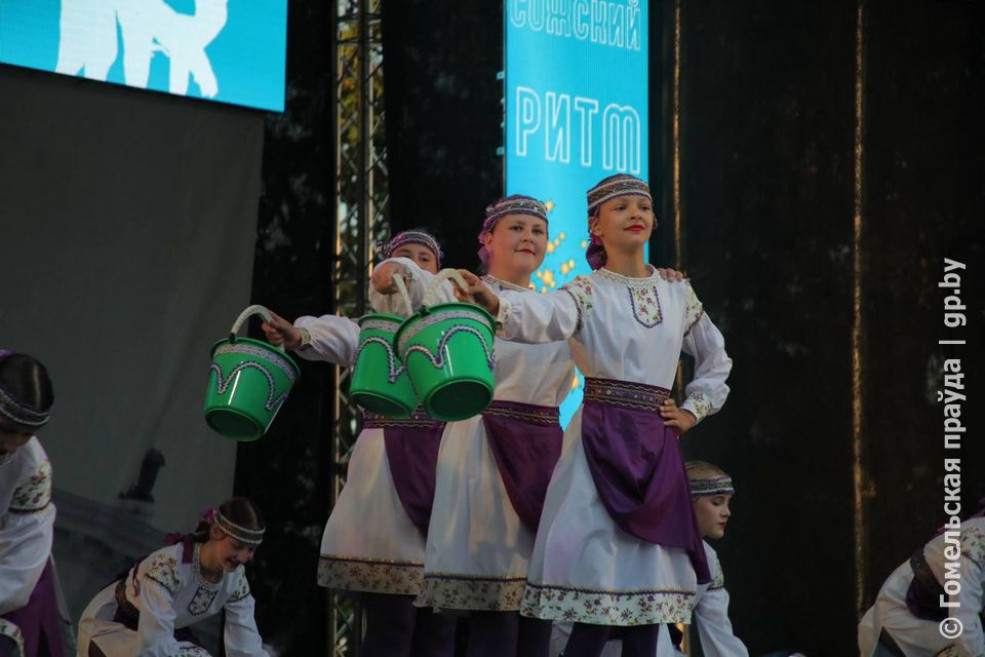 «Ясочка», «СмоРодина» и «Космос»: гала-концерт фестиваля «Сожский ритм» объединил талантливых танцоров и хореографов