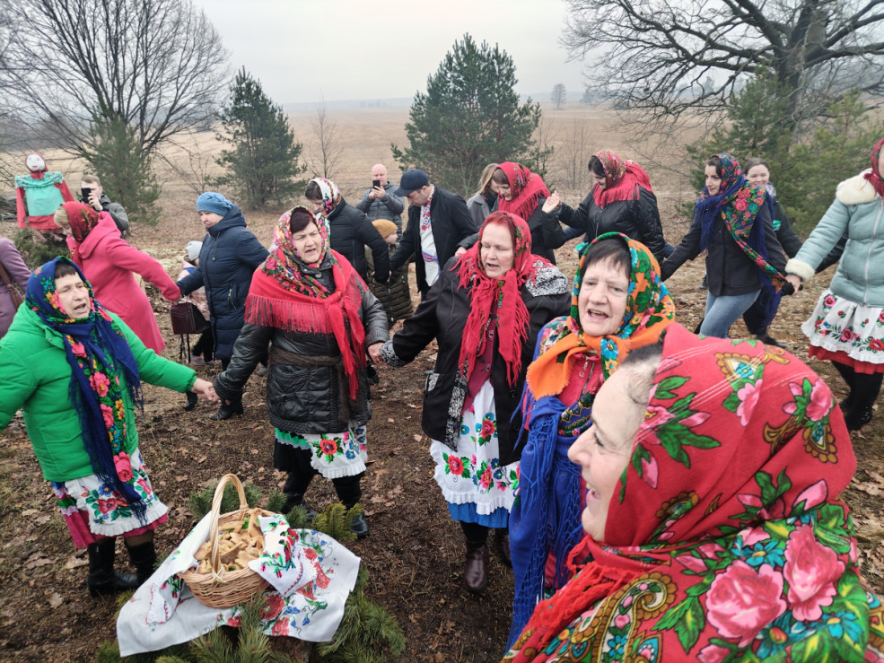 Унікальны старажытны абрад «Чырачка» правялі ў самабытным палескім аграгарадку Тонеж Лельчыцкага раёна