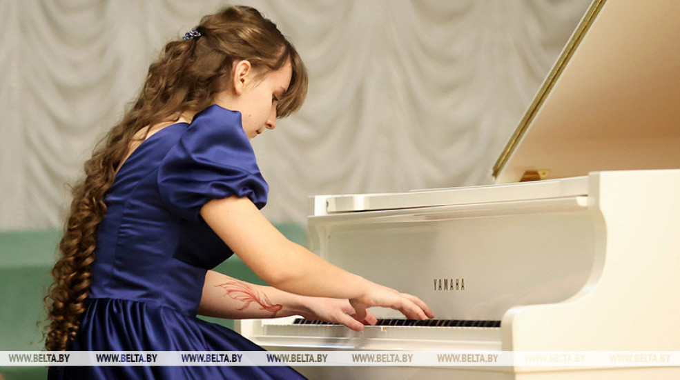 "Мечтаю стать профессиональным музыкантом". Стипендиантка конкурса пианистов из Гомеля о своей цели
