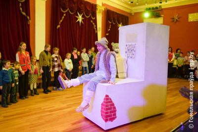  Акция «Елка желаний» собрала в Гомельском театре кукол 200 детей из разных уголков области 